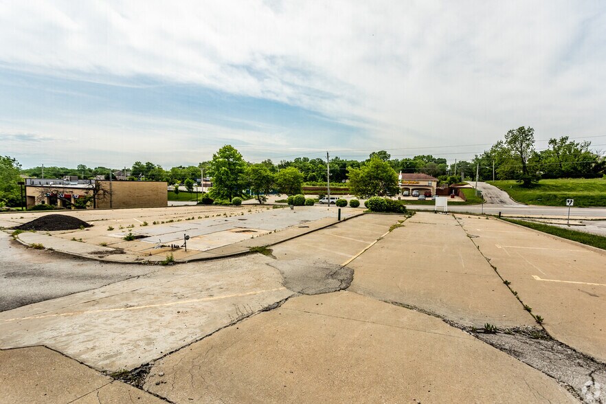 14500 E US 40 Hwy, Kansas City, MO à vendre - Photo du bâtiment - Image 2 de 6
