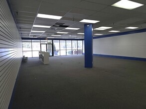 308-386 Towne Center Dr, Abingdon, VA for lease Interior Photo- Image 1 of 5