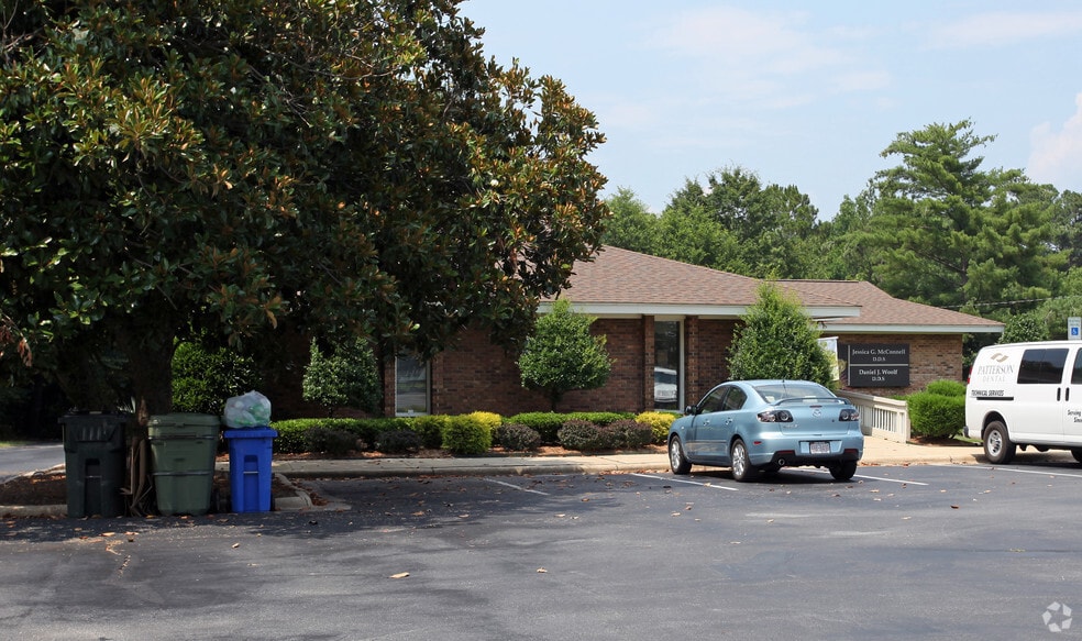 320 W Ransom St, Fuquay-Varina, NC à louer - Photo du bâtiment - Image 2 de 8