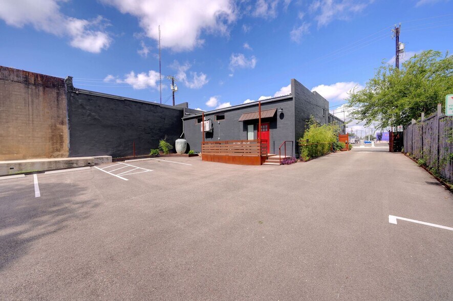 154 Fredericksburg Rd, San Antonio, TX for lease - Building Photo - Image 3 of 7