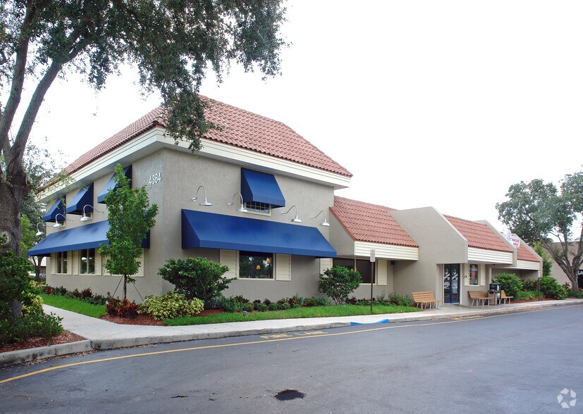 8924 N Military Trl, West Palm Beach, FL à louer - Photo du bâtiment - Image 2 de 6