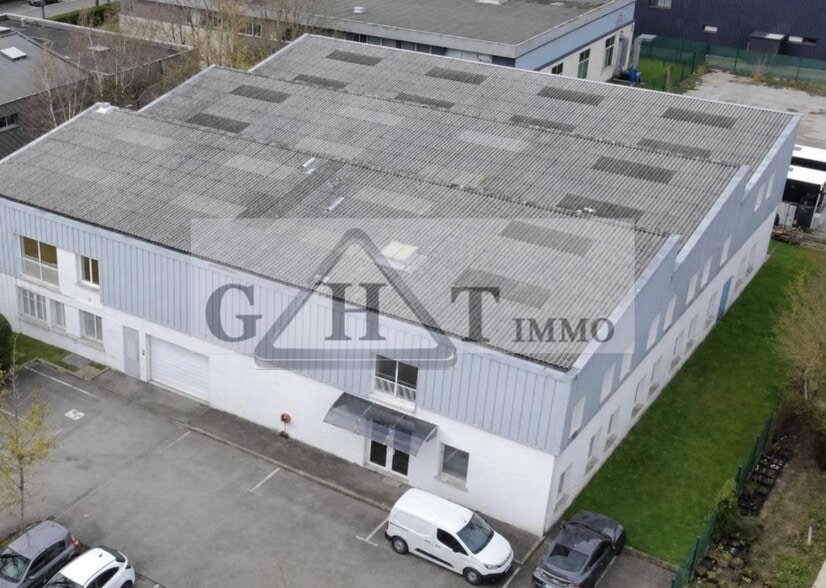 Industrial in Buc for lease - Building Photo - Image 1 of 4