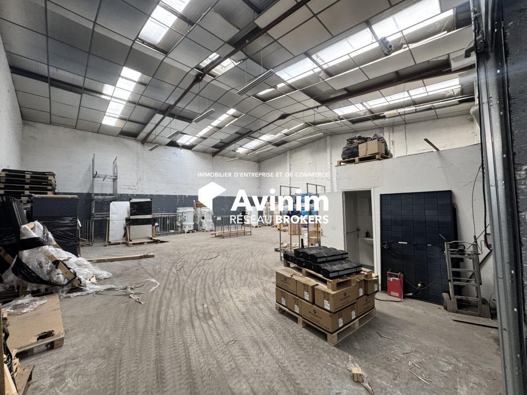 Industrial in Stains for lease Interior Photo- Image 1 of 3