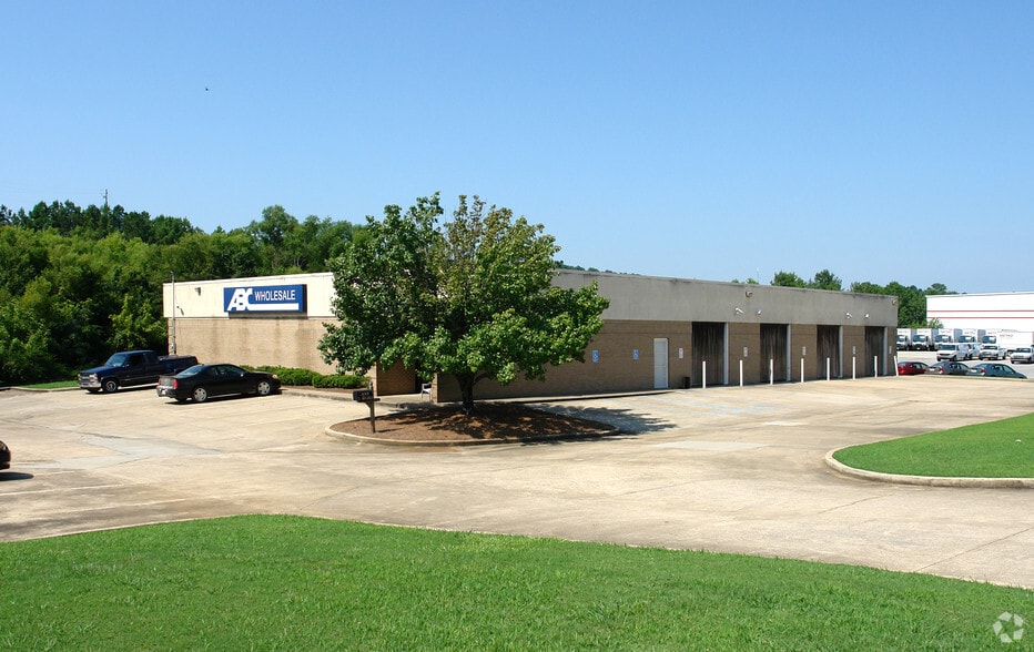 220 W Oxmoor Rd, Birmingham, AL for lease - Primary Photo - Image 1 of 3
