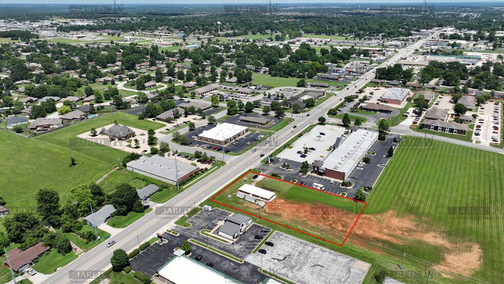 Mt Vernon St, Nixa, MO à louer - Photo du bâtiment - Image 2 de 3