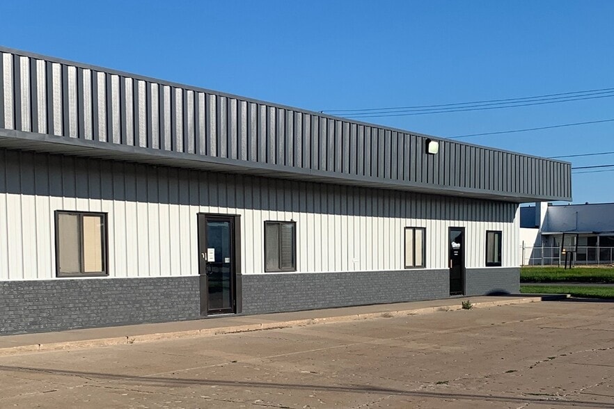 1621 E Washington St, Washington, IA à louer - Photo du bâtiment - Image 3 de 4