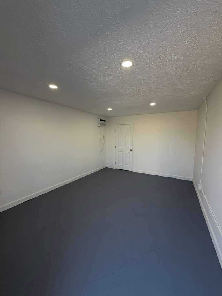 1592 SE Village Green Dr, Port Saint Lucie, FL for lease Interior Photo- Image 1 of 3