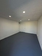 1592 SE Village Green Dr, Port Saint Lucie, FL for lease Interior Photo- Image 1 of 3