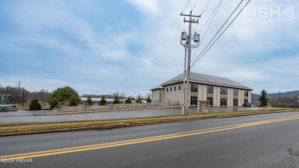 635 N Loyalsock Ave, Montoursville, PA for lease - Building Photo - Image 3 of 17