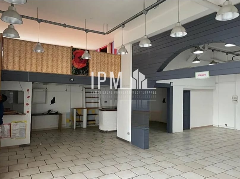 9 Rue Georges Simenon, Hyères for lease Primary Photo- Image 1 of 6