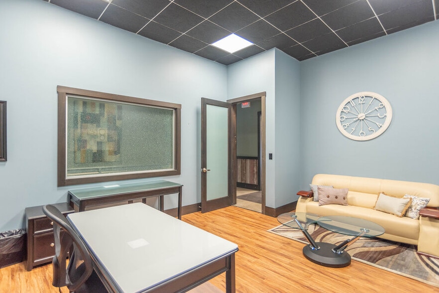 170 N Perry Rd, Plainfield, IN for lease - Building Photo - Image 2 of 11