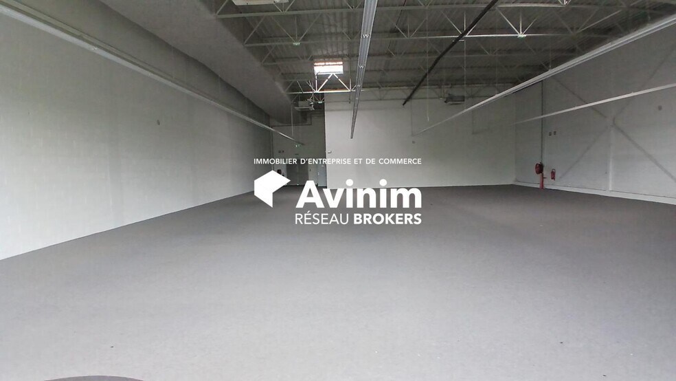 Retail in Fleury-les-Aubrais for lease - Interior Photo - Image 3 of 3