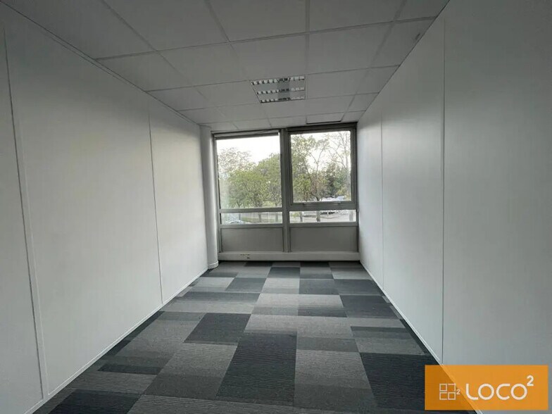 Office in Labège for lease - Interior Photo - Image 1 of 5
