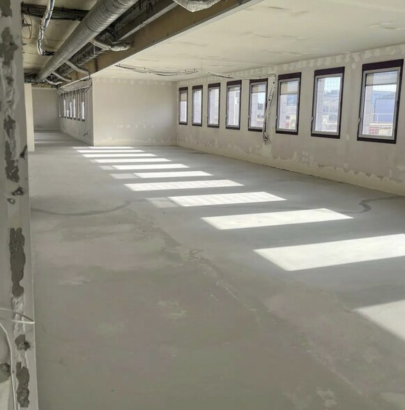 Office in Montigny-le-Bretonneux for sale - Building Photo - Image 1 of 4