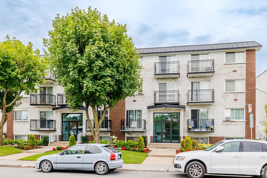 3165 Rue De Mont-Royal, Saint-hubert, QC for sale - Primary Photo - Image 1 of 3