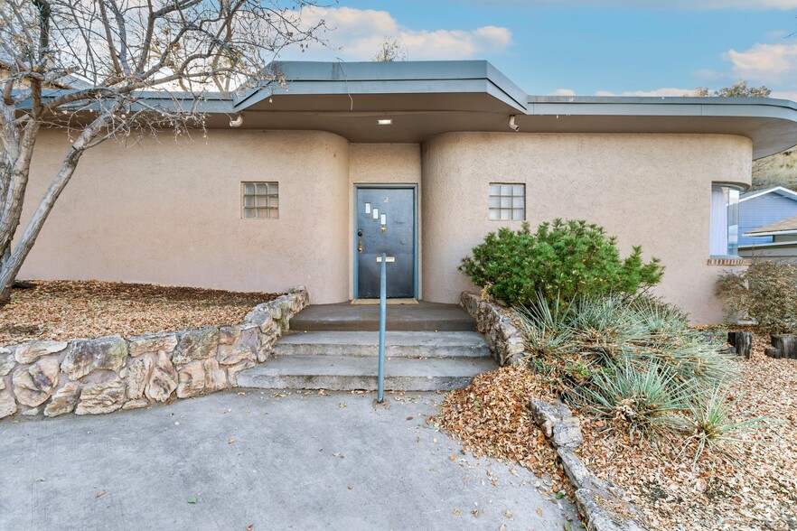 2 Navajo Ave, Manitou Springs, CO à vendre - Photo principale - Image 1 de 36