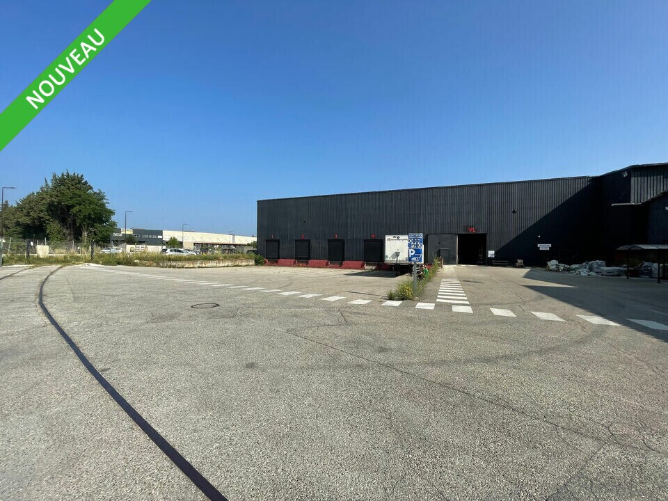 Industrial in L'ISLE-SUR-LA-SORGUE for lease Building Photo- Image 1 of 6
