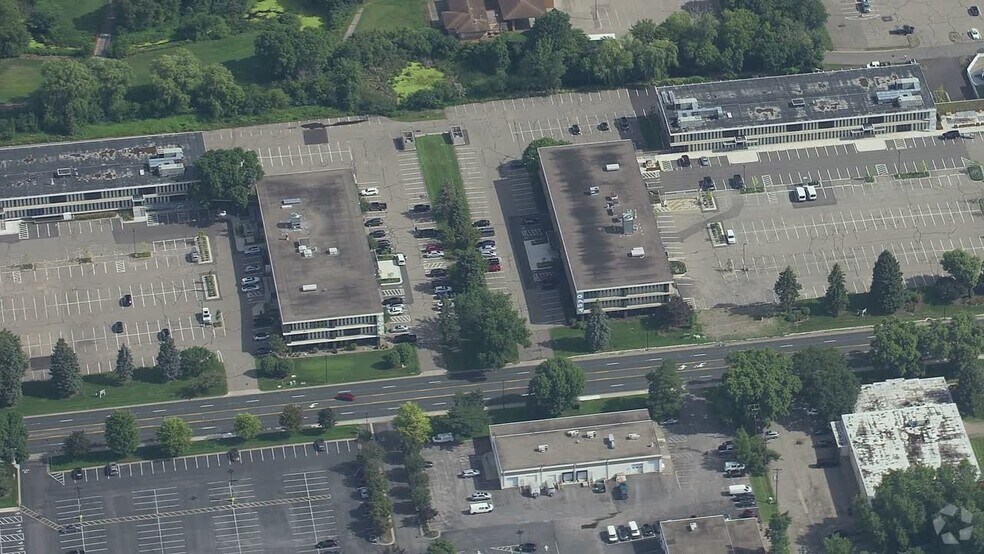 4600 W 77th St, Edina, MN à louer - Vidéo aérienne - Image 2 de 51