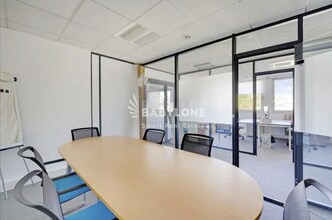 Office in Suresnes for lease Interior Photo- Image 2 of 7