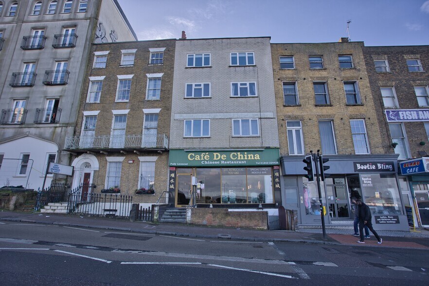 8 Marine Gdn, Margate à vendre - Photo du bâtiment - Image 2 de 14