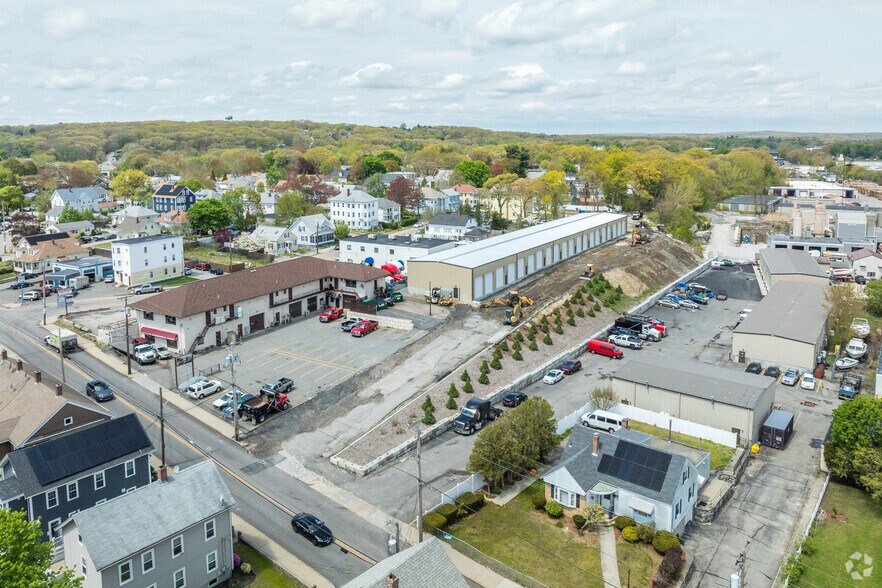 579 Weeden St, Pawtucket, RI à vendre - Photo du bâtiment - Image 1 de 8