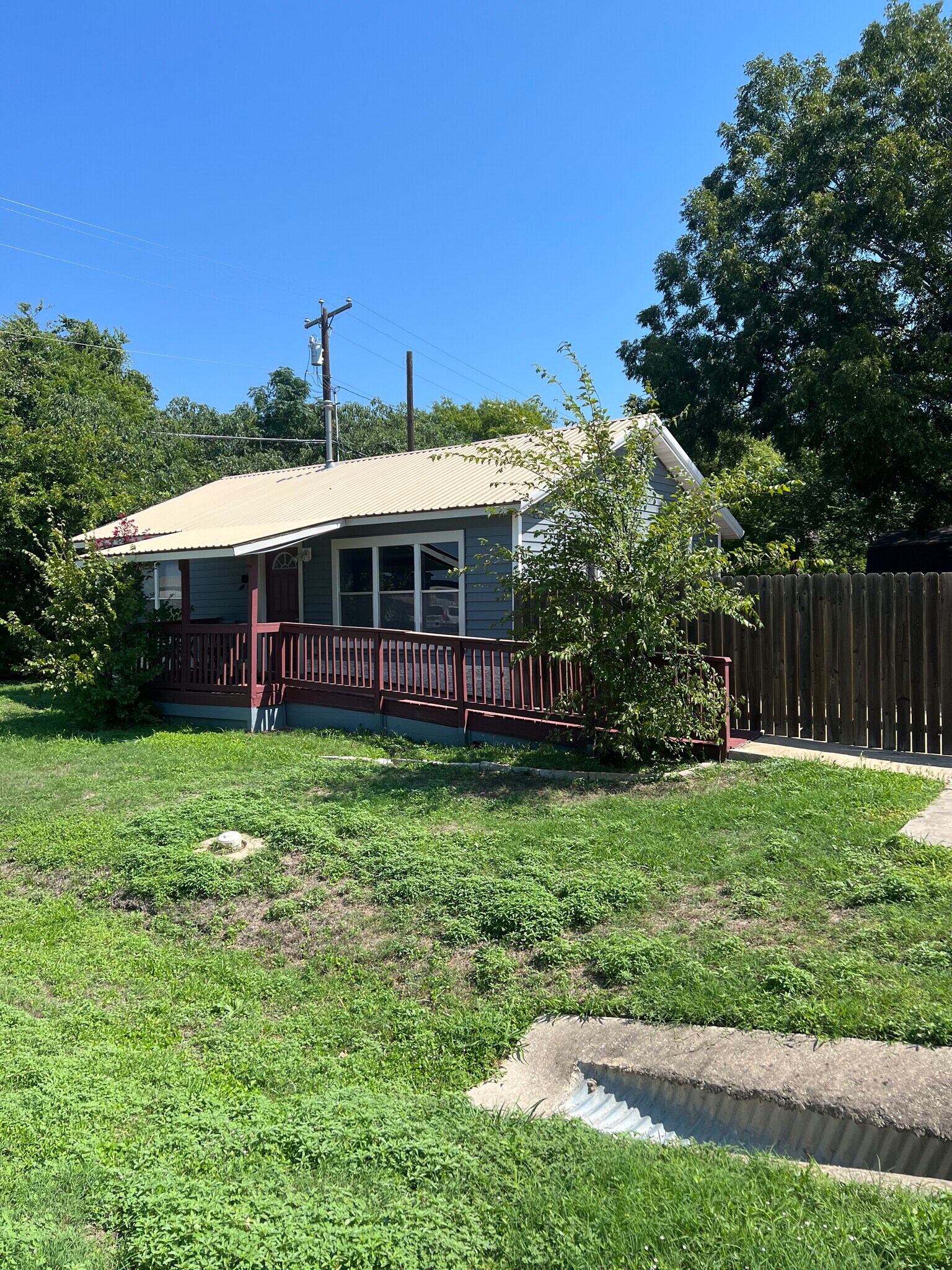 204 West Street, Hutto, TX à louer Photo principale- Image 1 de 16