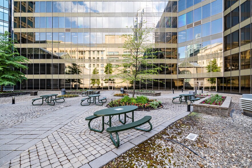 1801 Av Mcgill Collège, Montréal, QC for lease - Building Photo - Image 2 of 7