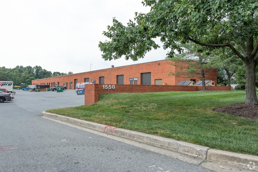 1550 Caton Center Dr, Arbutus, MD à louer - Photo du bâtiment - Image 2 de 9