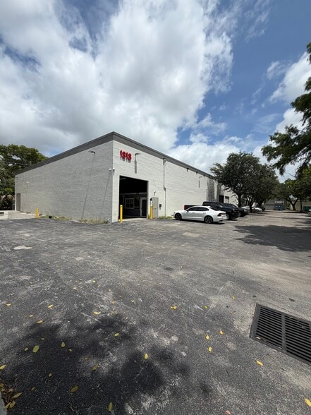 1313 NW 65th Pl, Fort Lauderdale, FL for sale - Building Photo - Image 3 of 6