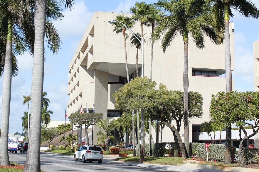 6355 NW 36th St, Miami, FL à louer - Photo du bâtiment - Image 2 de 29