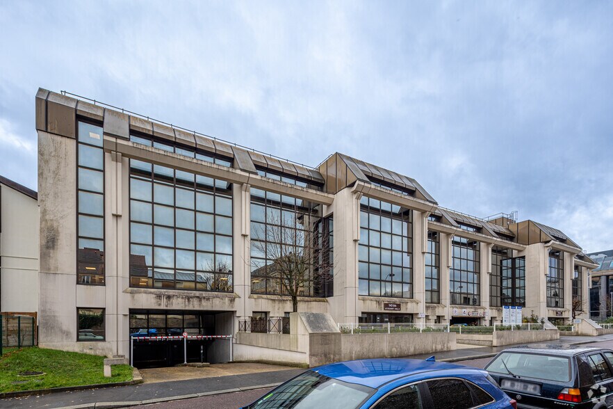 Bureau dans Versailles à louer - Photo du bâtiment - Image 2 de 2