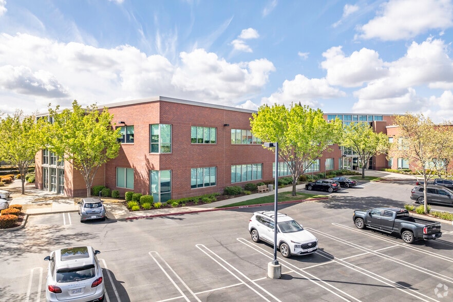 1000 Enterprise Way, Roseville, CA for lease - Building Photo - Image 2 of 6