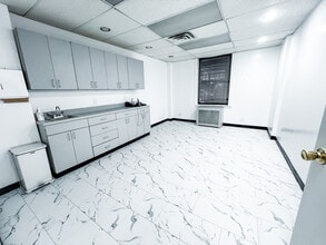 225 W 71st St, New York, NY for lease Interior Photo- Image 2 of 9