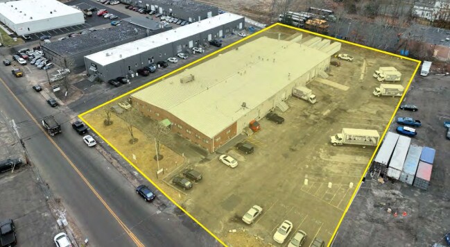 31 Tosca Dr, Stoughton, MA à louer - Photo du bâtiment - Image 2 de 5