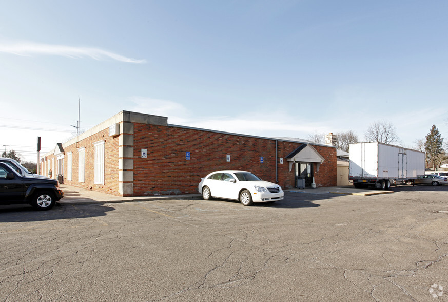 21900 W 9 Mile Rd, Southfield, MI for sale - Building Photo - Image 2 of 2