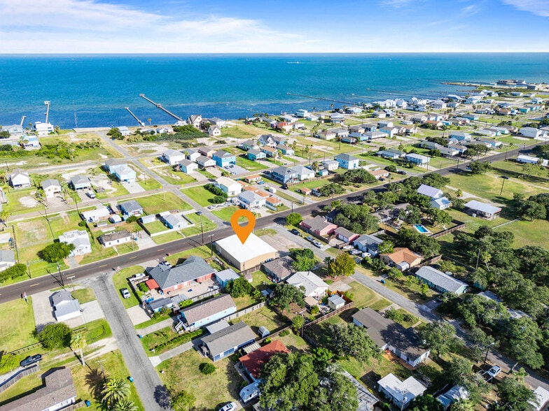 724 Rowan St, Rockport, TX for sale - Building Photo - Image 2 of 22