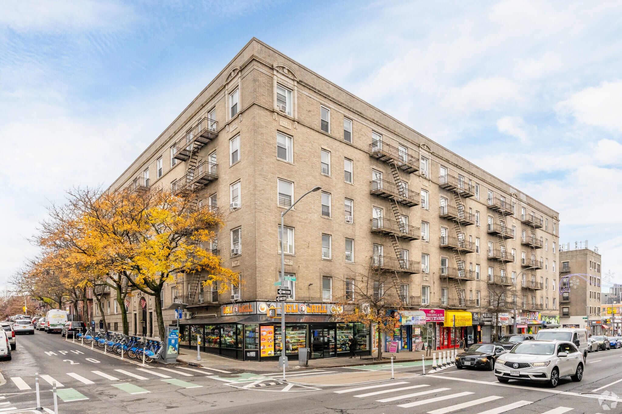 3924-3952 Queens Blvd, Sunnyside, NY à louer Photo intérieure- Image 1 de 4