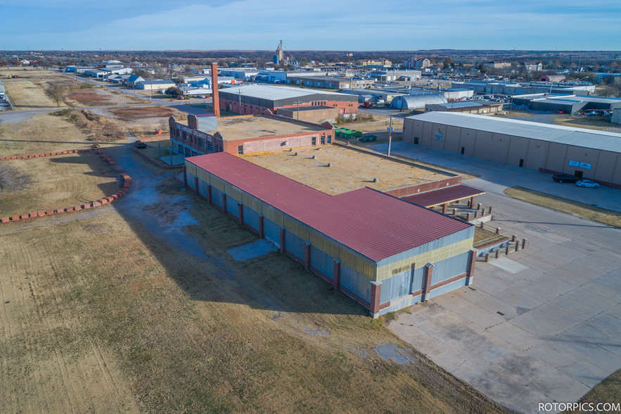 411 SE Larrance St, Lawton, OK for sale - Aerial - Image 2 of 16