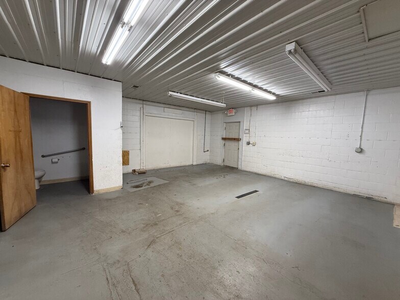 1118 Sherman St, Bucyrus, OH à vendre - Photo du bâtiment - Image 3 de 10