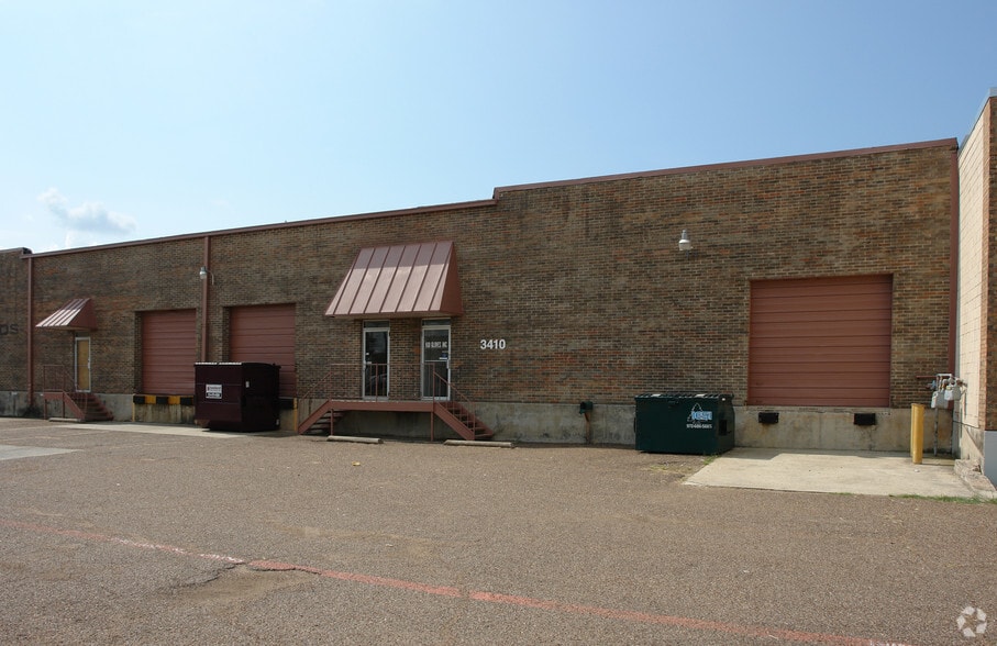 3410-3414 Royalty Row, Irving, TX for lease - Building Photo - Image 3 of 5