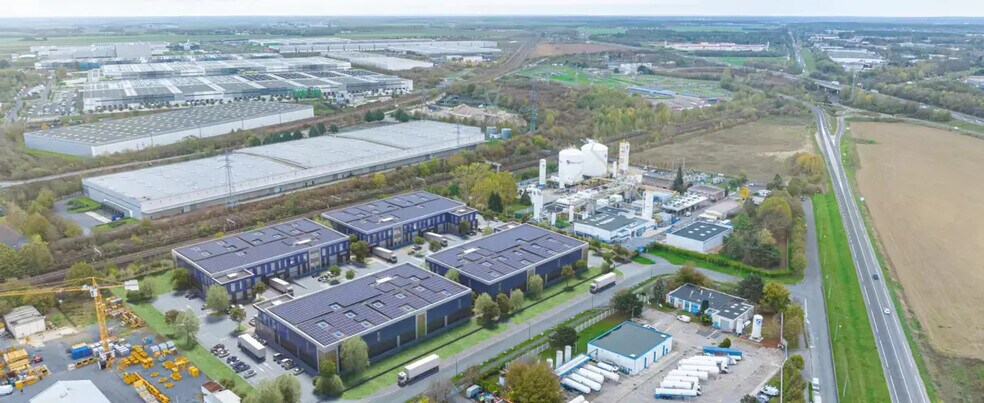 Industrial in Moissy-Cramayel for lease - Building Photo - Image 2 of 10