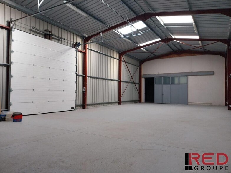 Industrial in Septèmes-les-Vallons for lease - Interior Photo - Image 1 of 4