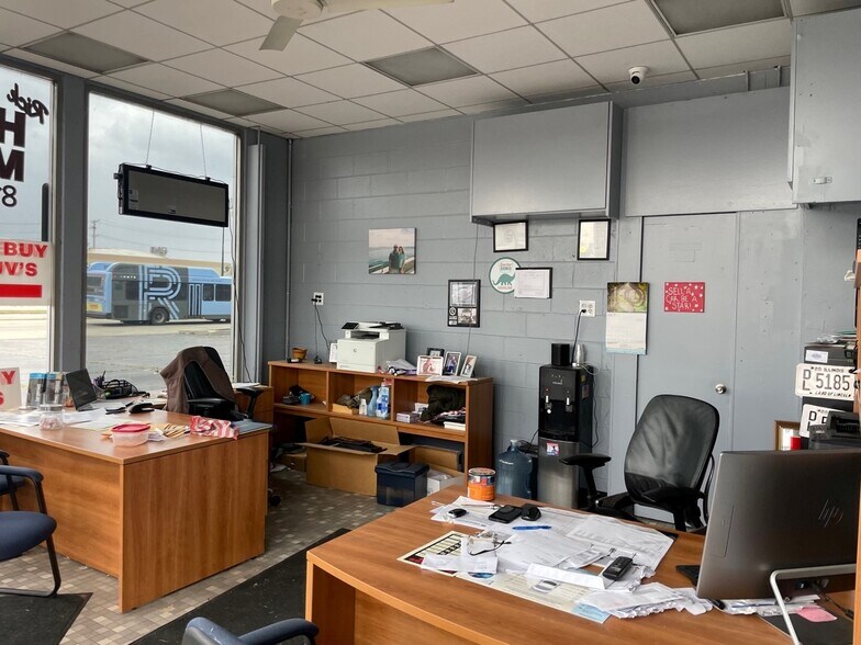 5818 N 2nd St, Loves Park, IL à louer - Photo intérieure - Image 3 de 4