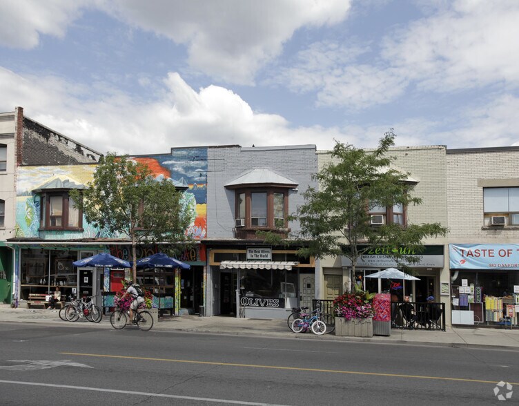 974 Danforth Ave, Toronto, ON à vendre - Photo principale - Image 1 de 1