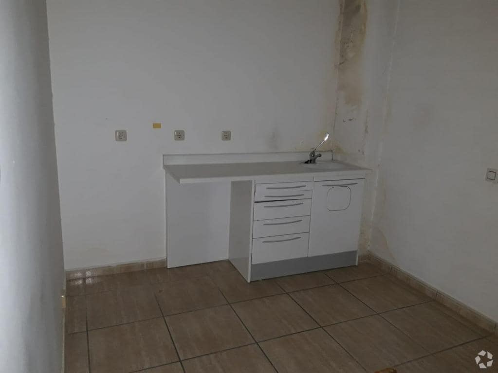 Madrid, MAD 28033 - - - Interior Photo - Image 1 of 8