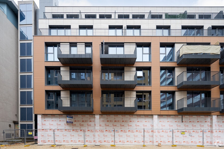 25 North Street, Havering à louer - Photo du bâtiment - Image 2 de 2