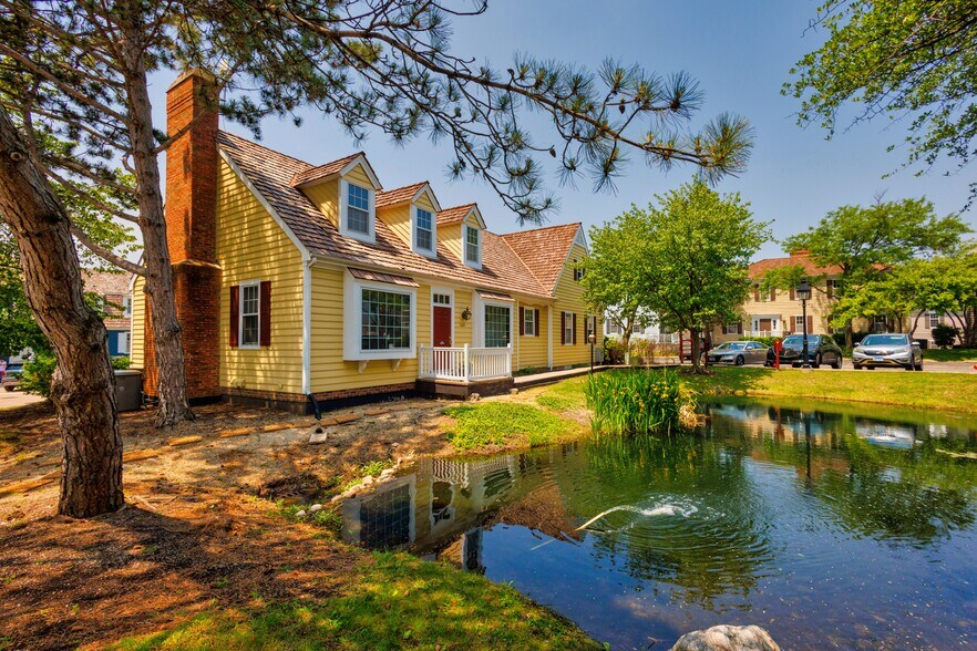 1623 W Colonial Pky, Inverness, IL à vendre - Photo du bâtiment - Image 2 de 18