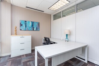 4801 Glenwood Ave, Raleigh, NC à louer Photo intérieure- Image 1 de 3