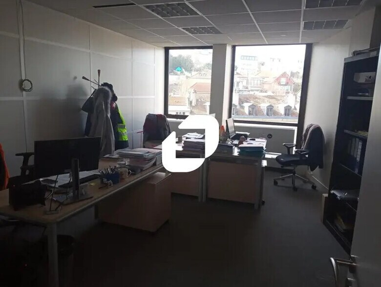 Office in Saint-Cloud for lease - Interior Photo - Image 3 of 6
