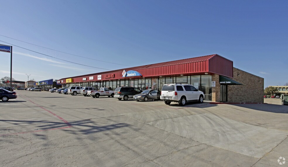 1900-1918 Baird Farm Rd, Arlington, TX for lease - Building Photo - Image 2 of 5